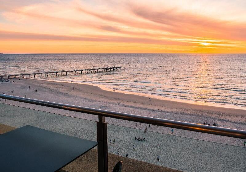 Hotel Oaks Glenelg Plaza Pier Suites