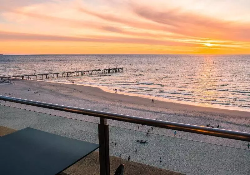 Hotel Oaks Glenelg Plaza Pier Suites