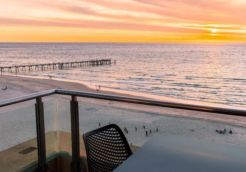 Hotel Oaks Glenelg Plaza Pier Suites