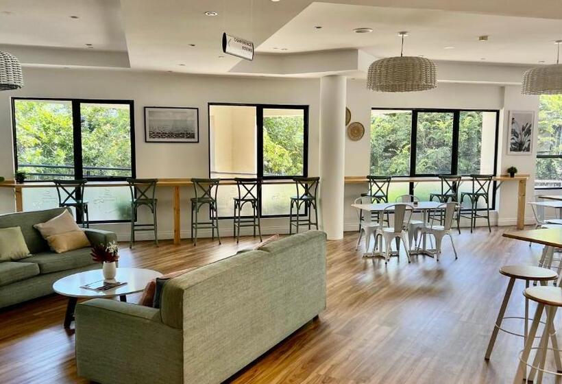 בית מלון כפרי Oakwood  & Apartments Brisbane