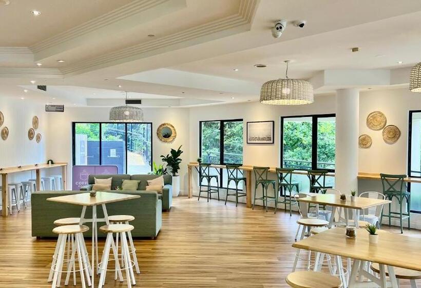 בית מלון כפרי Oakwood  & Apartments Brisbane