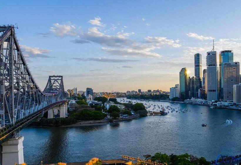 בית מלון כפרי Oakwood  & Apartments Brisbane