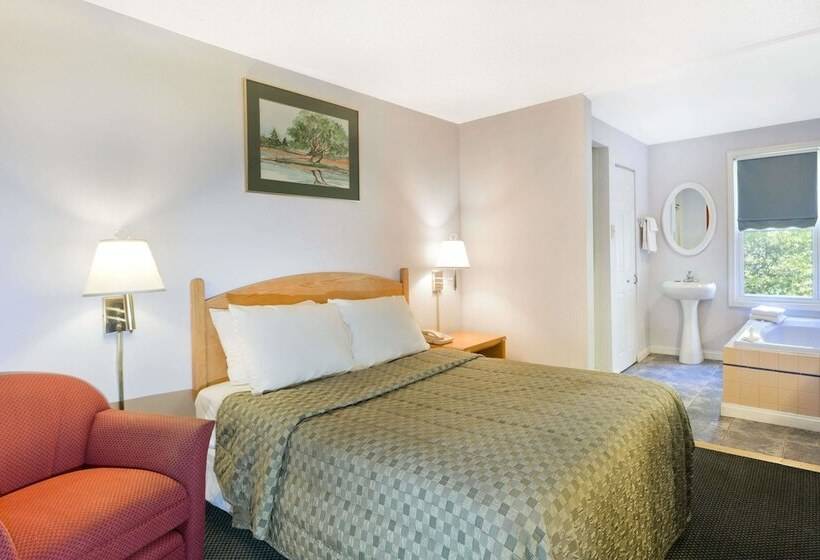 فندق Pocono Night Lodge