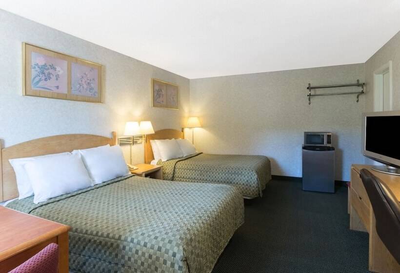 فندق Pocono Night Lodge