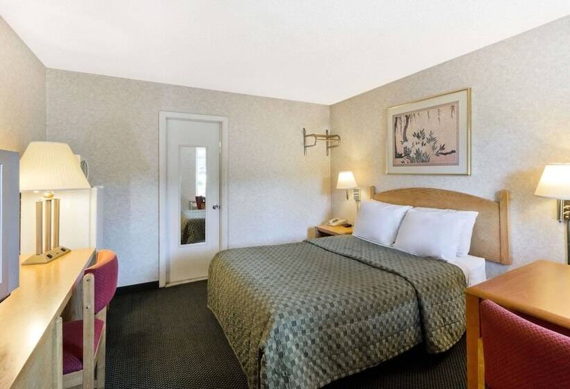 فندق Pocono Night Lodge