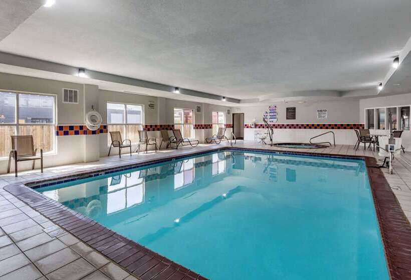 هتل Quality Inn & Suites I 35 E Walnut Hill