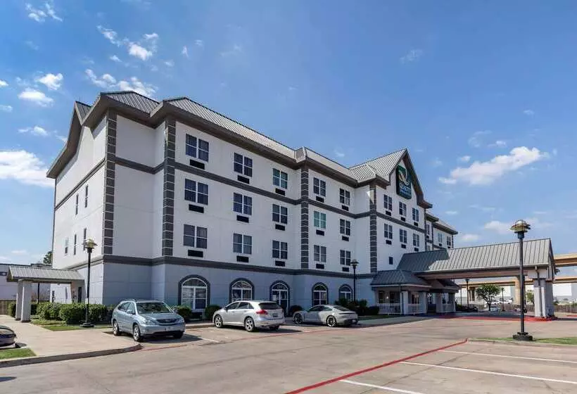 Hotel Quality Inn & Suites I 35 E Walnut Hill