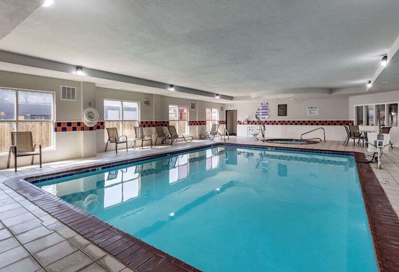 هتل Quality Inn & Suites I 35 E Walnut Hill