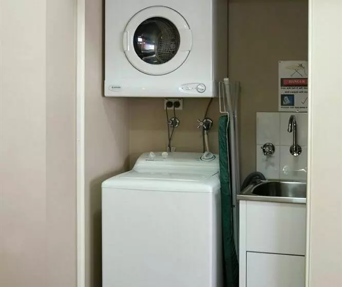 Отель Punt Road Apartment