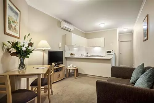 Отель Punt Road Apartment