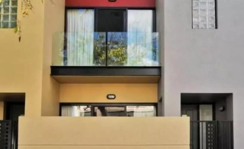 Отель Rnr Serviced Apartments Adelaide