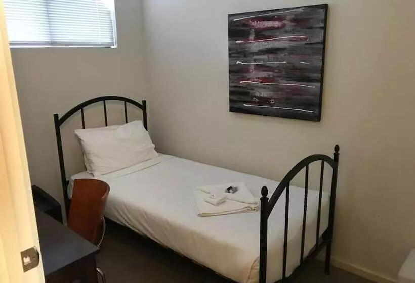 Отель Rnr Serviced Apartments Adelaide