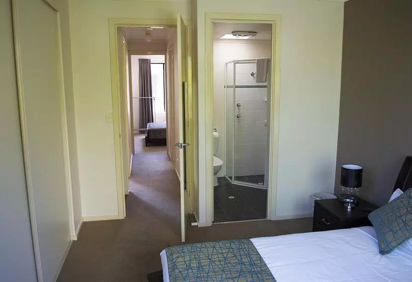 Отель Rnr Serviced Apartments Adelaide