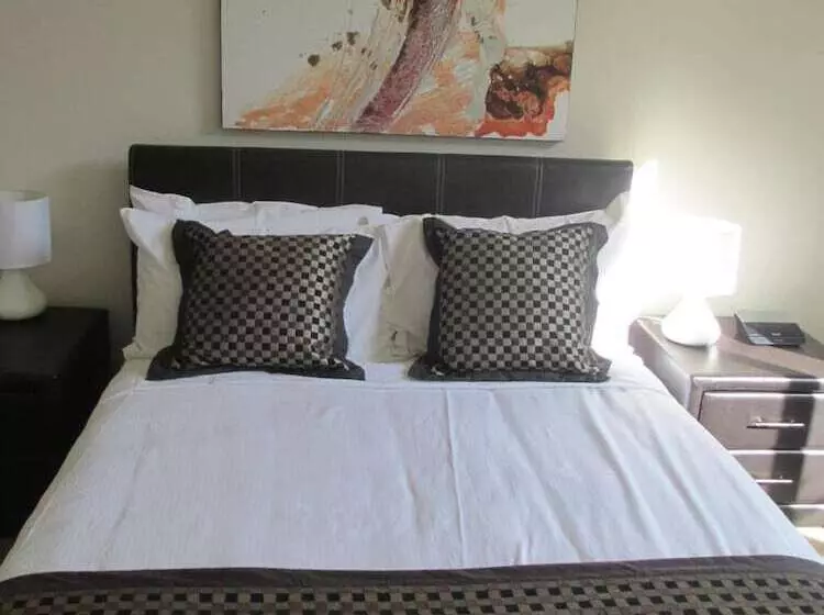 Отель Rnr Serviced Apartments Adelaide