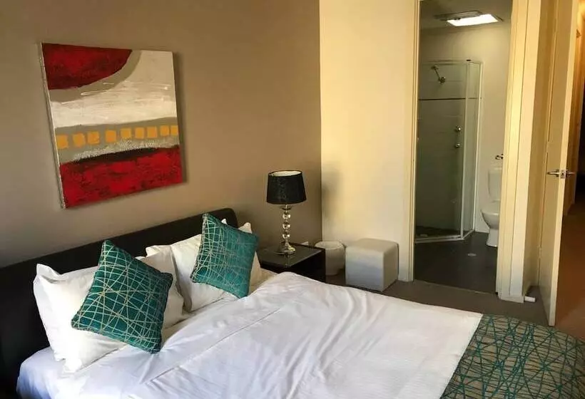 Отель Rnr Serviced Apartments Adelaide