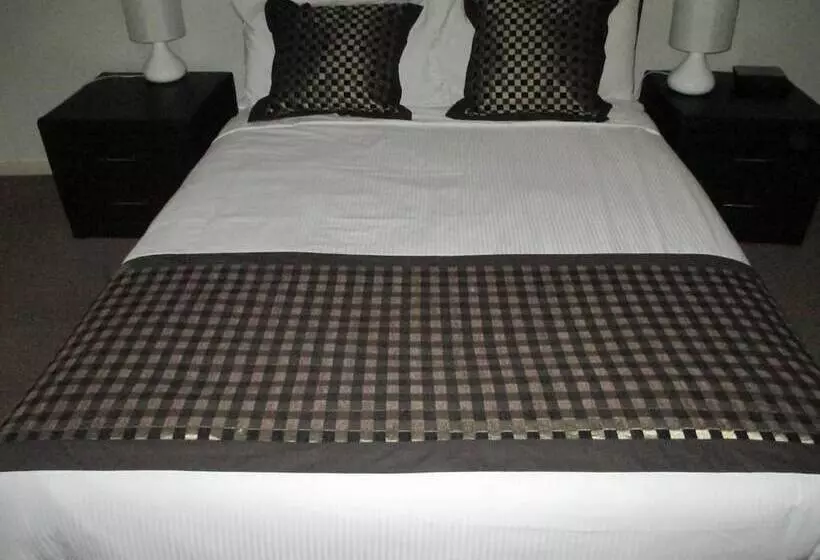 Отель Rnr Serviced Apartments Adelaide