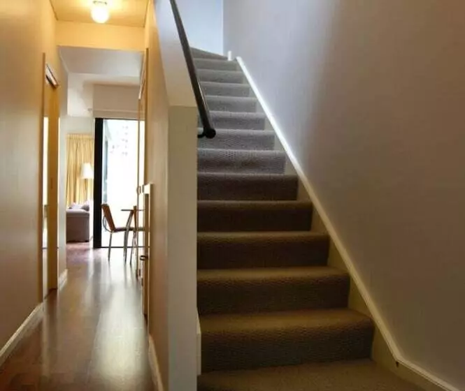 Отель Rnr Serviced Apartments Adelaide