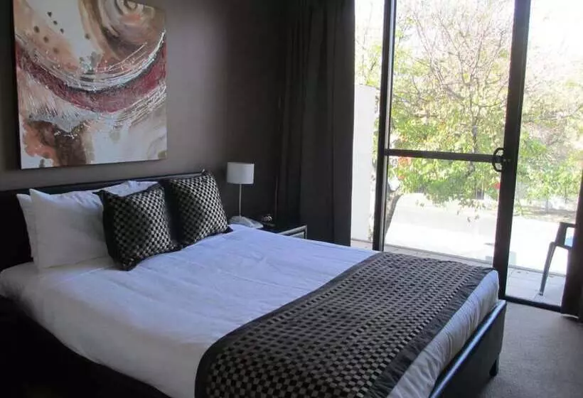 Отель Rnr Serviced Apartments Adelaide