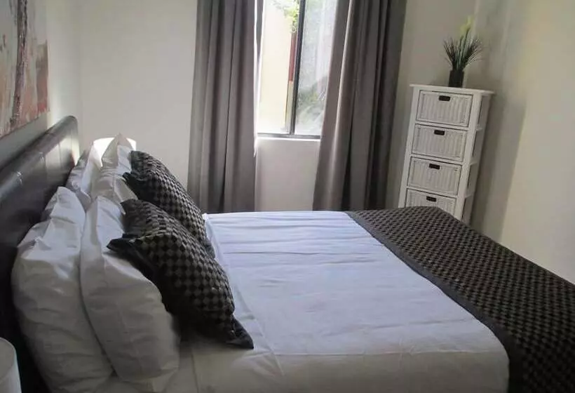Отель Rnr Serviced Apartments Adelaide
