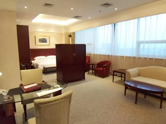 هتل Universal Ever-Rich