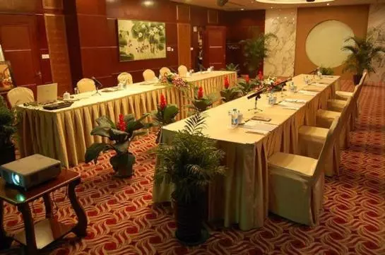 هتل Universal Ever-Rich