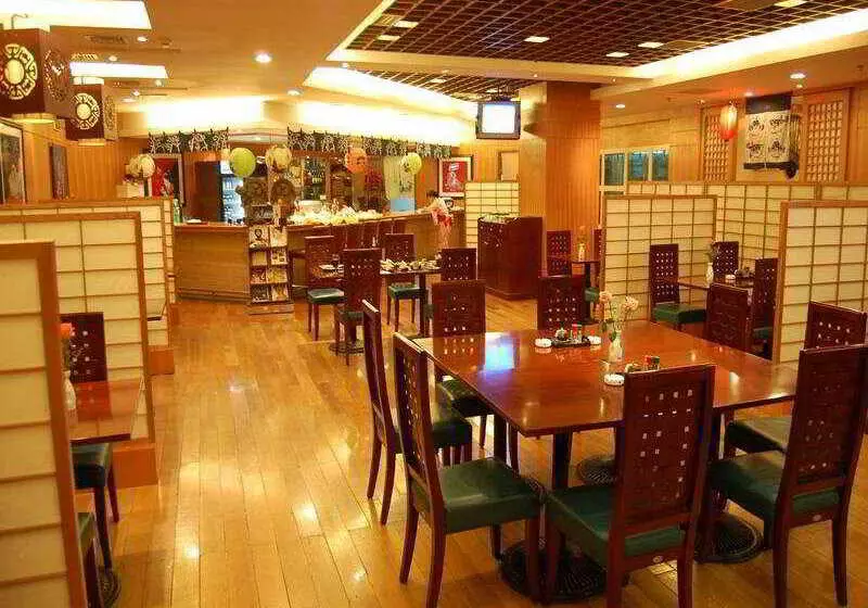 هتل Universal Ever-Rich