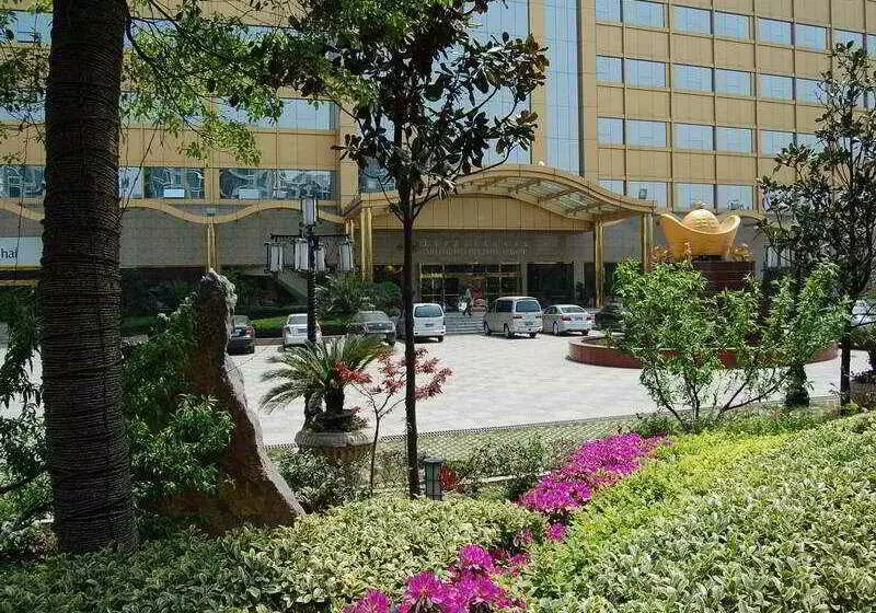 هتل Universal Ever-Rich