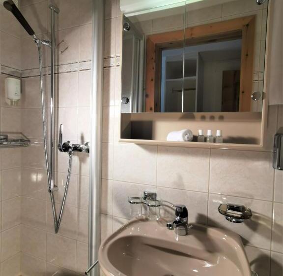 Otel Walliserhof Leukerbad Therme