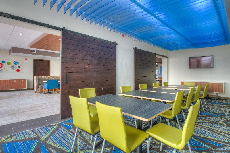 汽车旅馆 Super 8 By Wyndham Remington