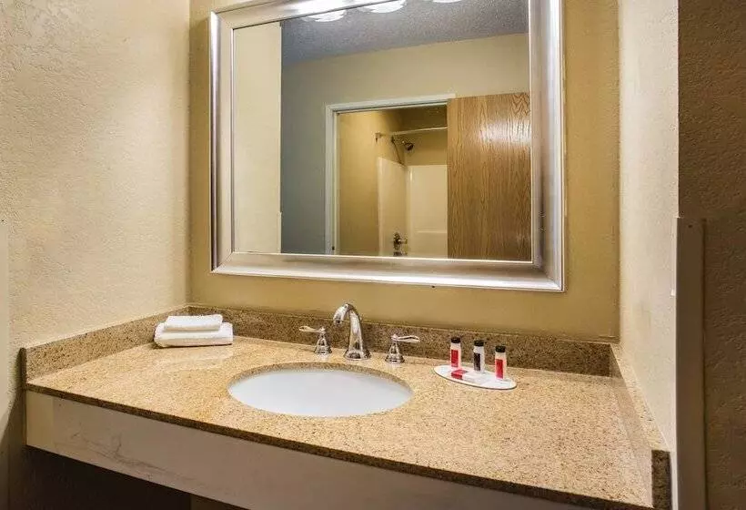 모텔 Super 8 By Wyndham Remington