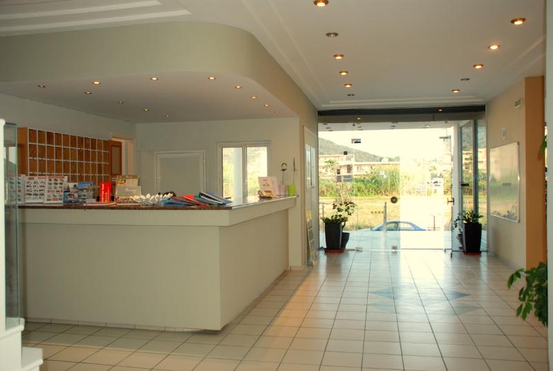 Bayside Hotel Katsaras