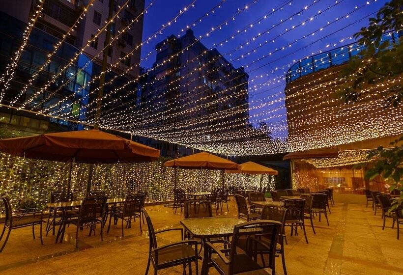 فندق Grand International