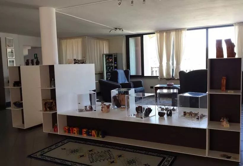 Отель Pausania Inn