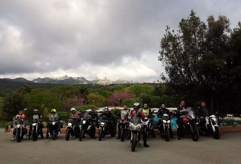 Отель Pausania Inn