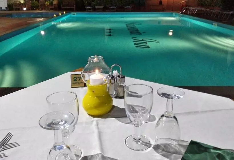 Отель Pausania Inn