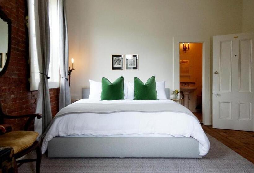 Imperial Hotel + Restaurant