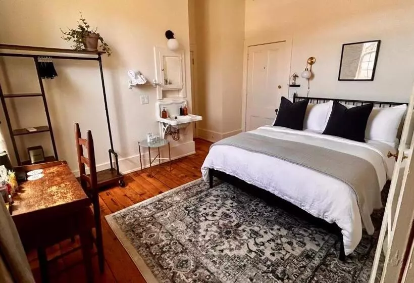 Imperial Hotel + Restaurant