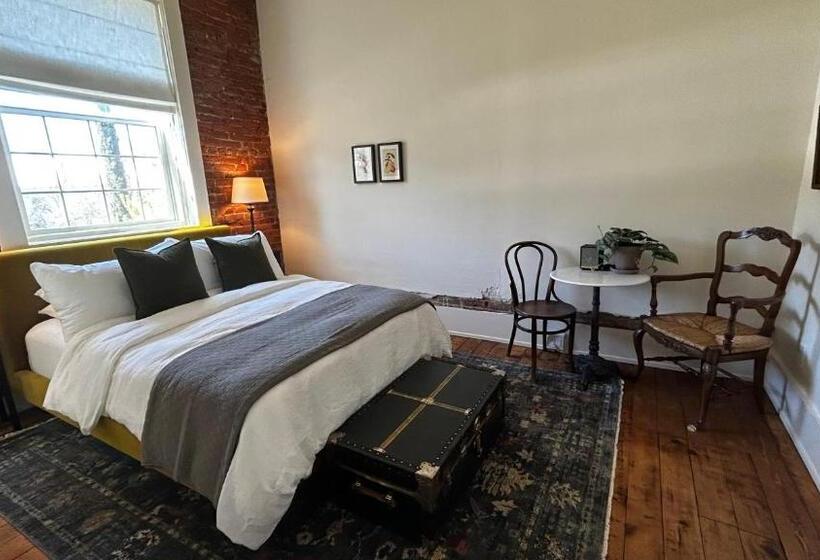 Imperial Hotel + Restaurant