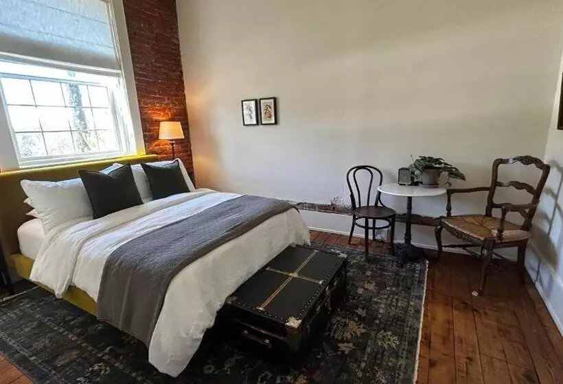 Imperial Hotel + Restaurant