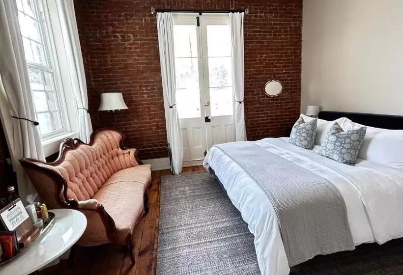 Imperial Hotel + Restaurant