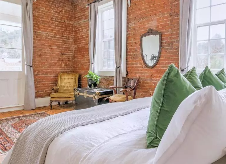 Imperial Hotel + Restaurant