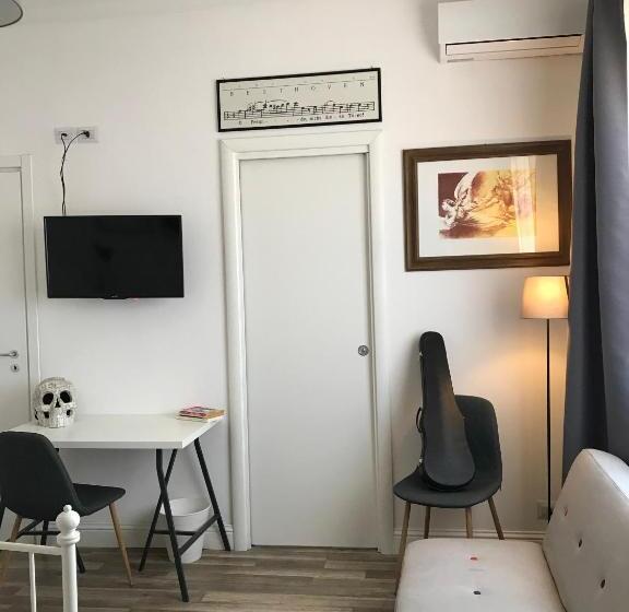 تختخواب و صبحانه La Dimora Delle Muse