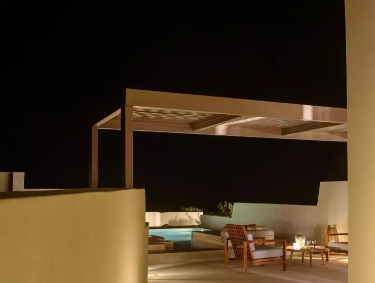 Hotelli Potnia Theron Suites