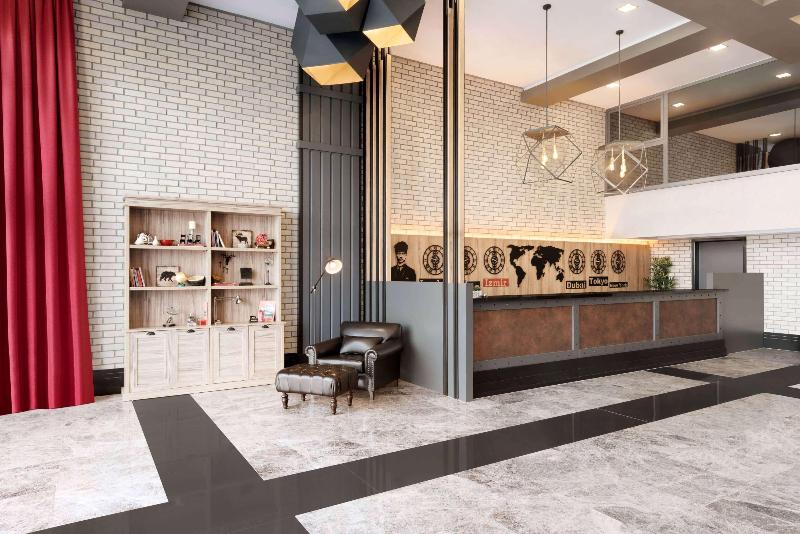 هتل Ramada By Wyndham Tire