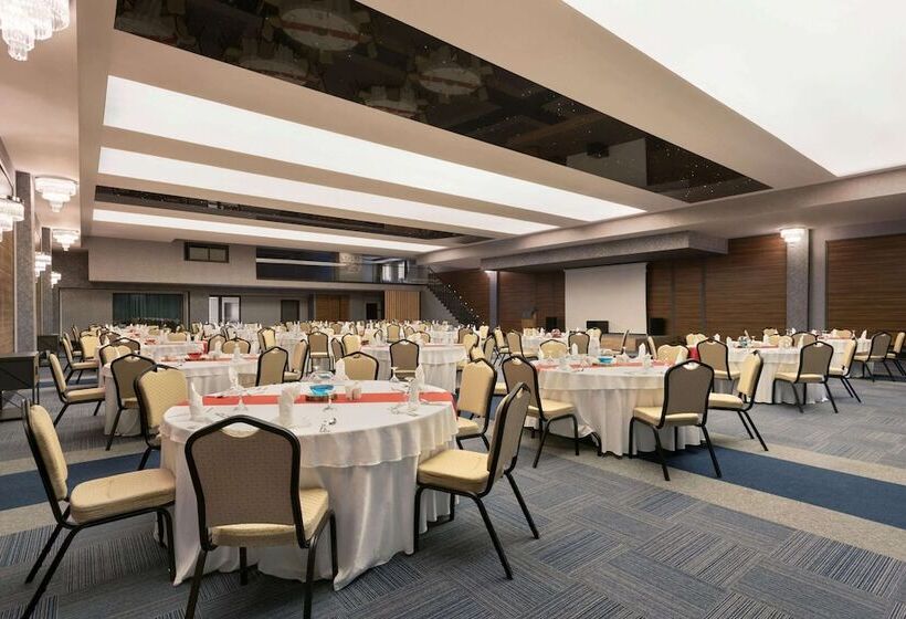 هتل Ramada By Wyndham Tire