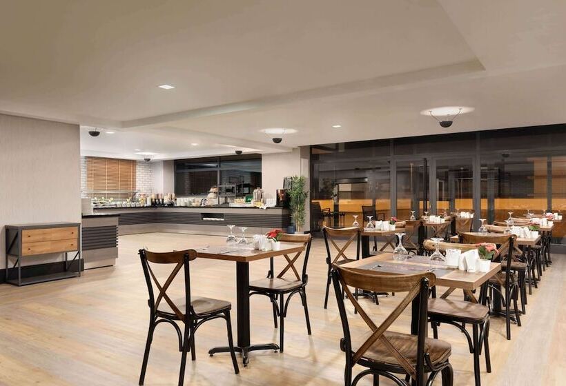 هتل Ramada By Wyndham Tire