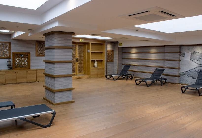 هتل Ramada By Wyndham Tire