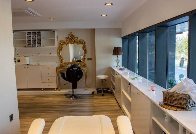 هتل Ramada By Wyndham Tire