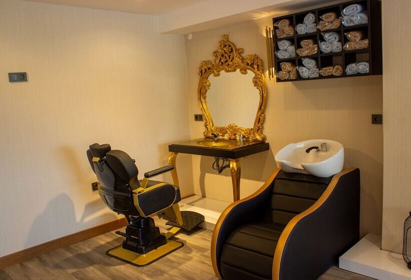 هتل Ramada By Wyndham Tire