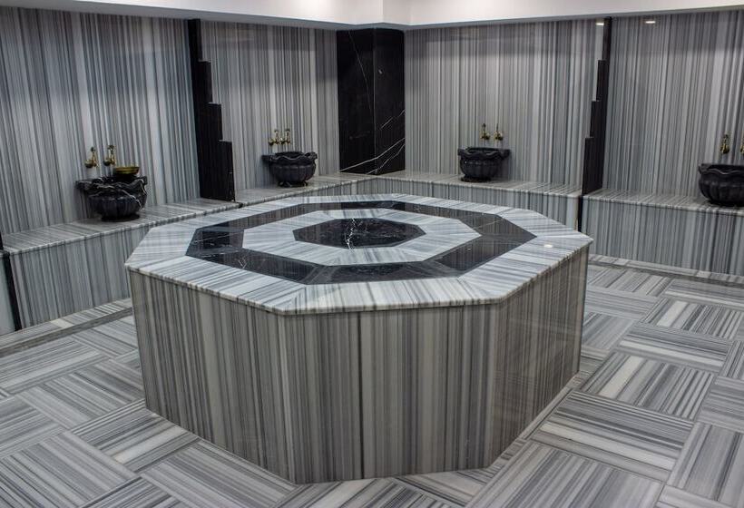 هتل Ramada By Wyndham Tire